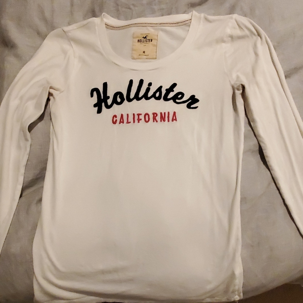 Hollister long sleeved tshirt